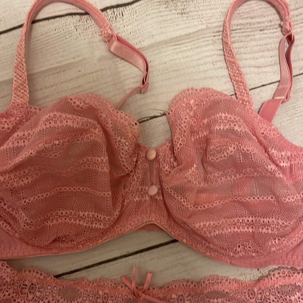 NWOT Victorias Secret bra w/coordinating panty. Sizes 38D and XL.​​​​ - Picture 2 of 11